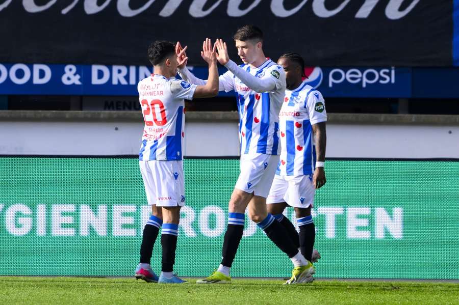 Naar nieuwe trainer zoekend Heerenveen in eigen huis tegen landskampioen