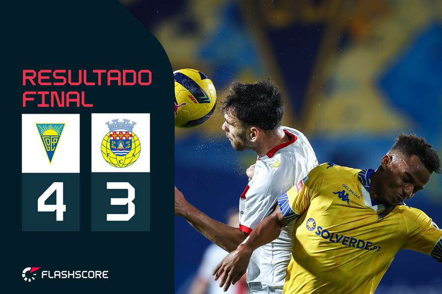 Gonçalo Costa em duelo aéreo com Miguel Puche Gonçalo Costa em duelo aéreo com Miguel Puche