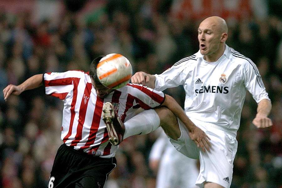 Thomas Gravesen in action against Athletic Bilbao