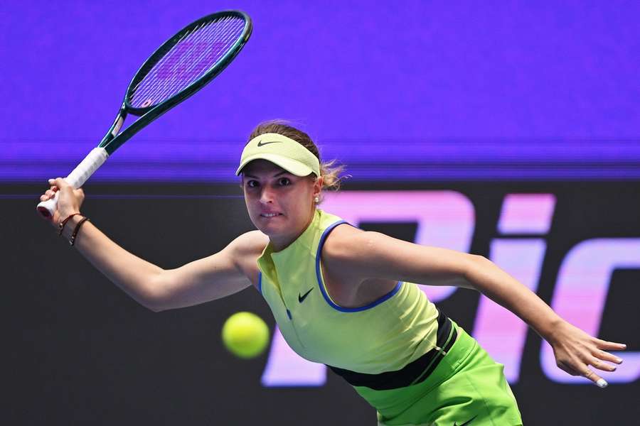 Linda Fruhvirtová v Austinu nevyužila mečbol a po bitvě končí. Linda Fruhvirtová v Austinu nevyužila mečbol a po bitvě končí.