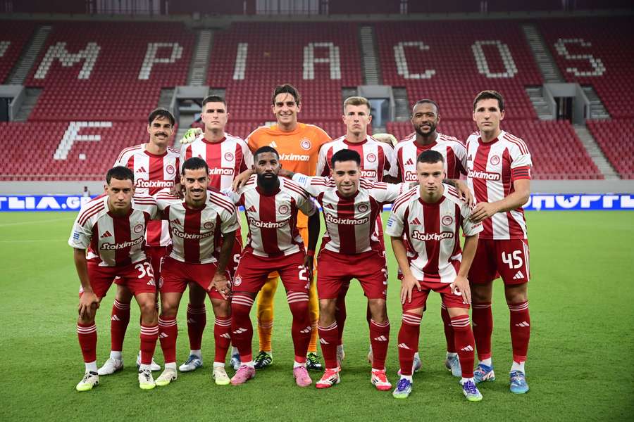 Costinha e Chiquinho no onze do Olympiacos, a equipa com mais jogadores portugueses
