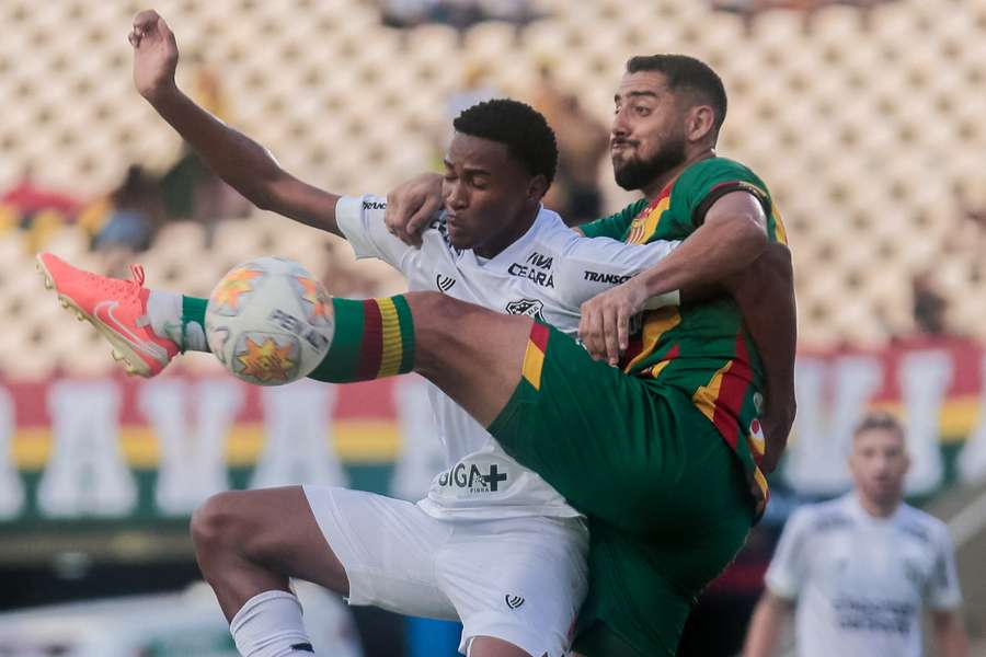 O Ceará sofreu para bater o Sampaio Corrêa
