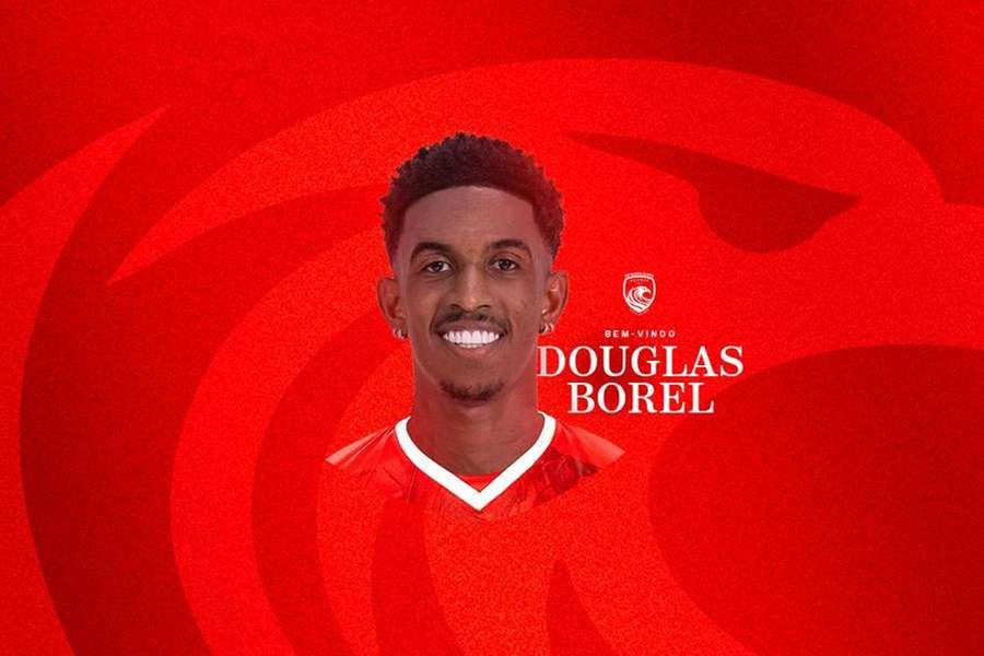 Douglas Borel assinou até 2028 com o Santa Clara