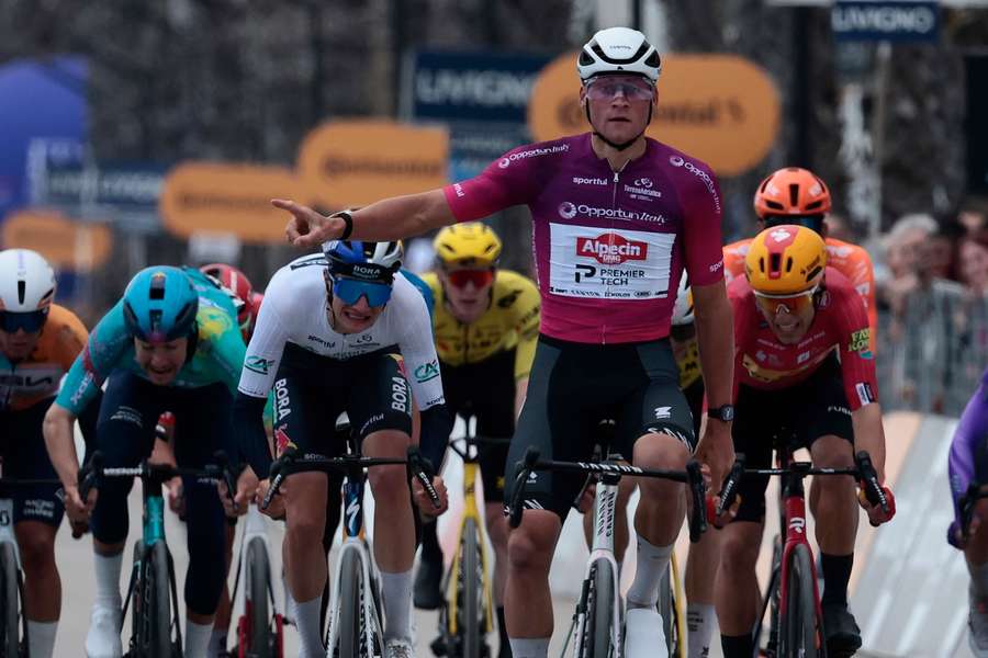 Kolejna etapowa wygrana Mathieu van der Poela na Tirreno-Adriatico, Giulio Pellizzari liderem
