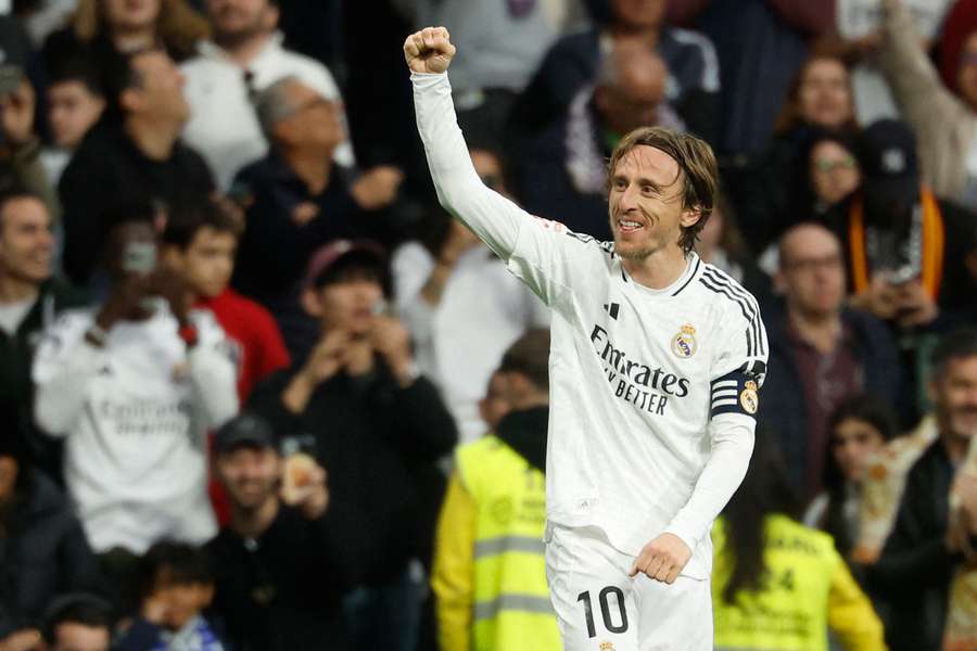 Modric mostrou sua qualidade em arremate preciso de fora da área