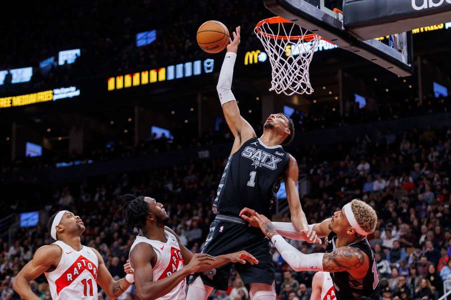 Victor Wembanyama in actie tegen de Raptors