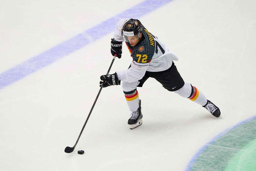 Dominik Kahun am Puck