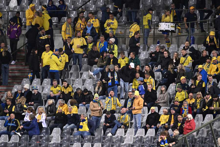 Mit Gesängen versuchten die schwedischen Fans einander zu beruhigen.