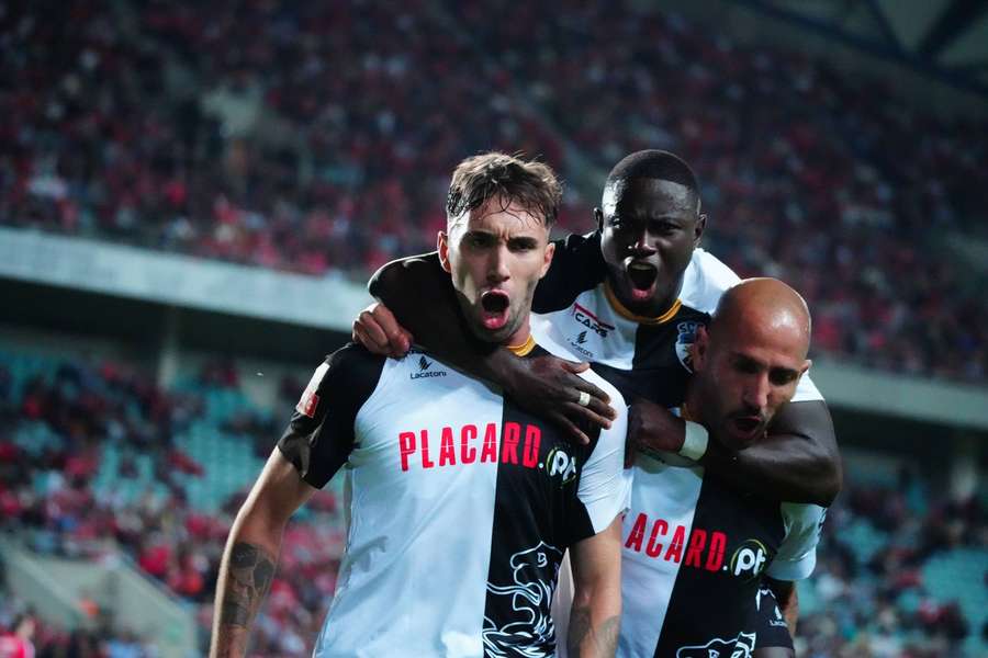 Darío Poveda festeja um dos seus golos pelo Farense