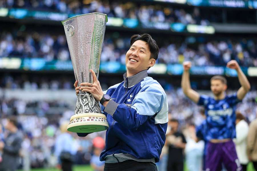 Son nedávno oslavoval triumf v Európskej lige.
