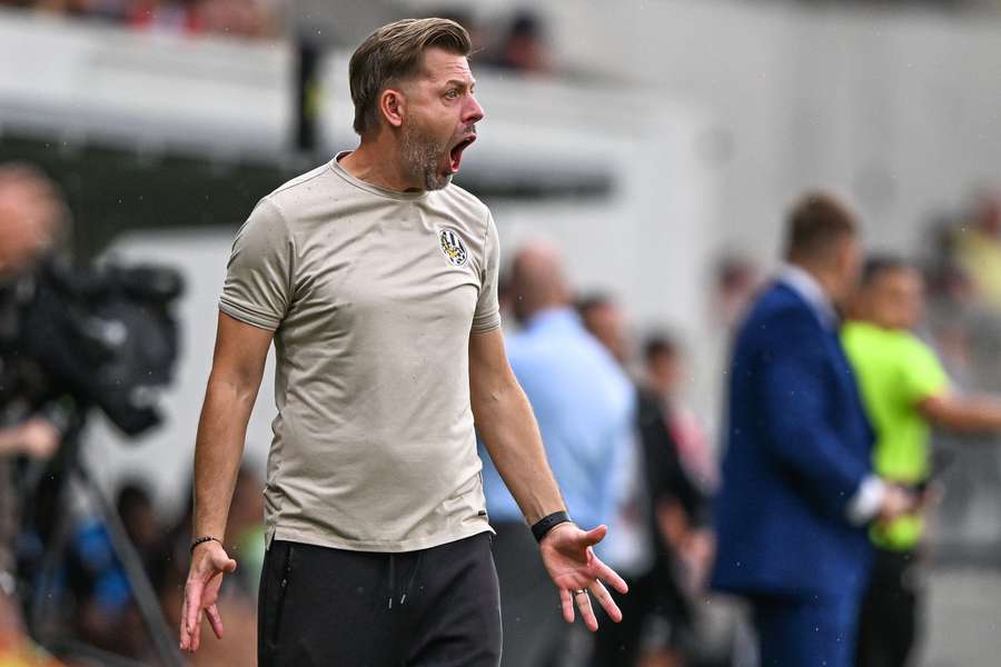 Naštvaný David Horejš v průběhu zápasu proti Besiktasi. Naštvaný David Horejš v průběhu zápasu proti Besiktasi.