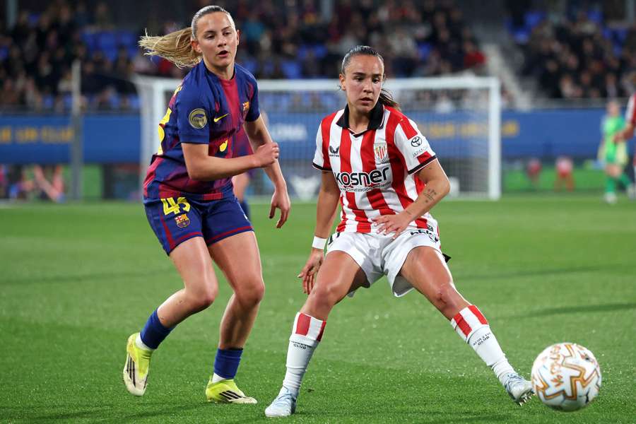Nerea Nevado num jogo contra o Barcelona