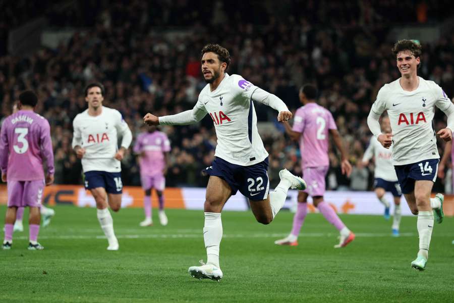 Marmoush marcou pelo Tottenham