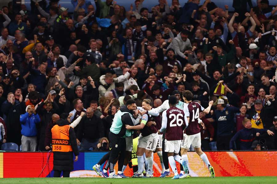 Noite de sonho em Villa Park