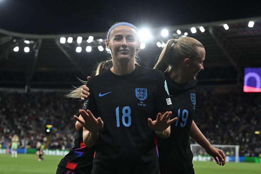 England Chloe Kelly famous with Agnes Beever-Jones after scoring the second goal of his team
