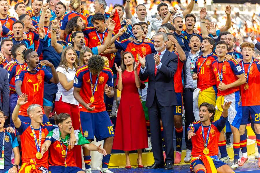 Spaniens König hat die Fußball-Weltmeister in der Heimat frenetisch empfangen. Spaniens König hat die Fußball-Weltmeister in der Heimat frenetisch empfangen.