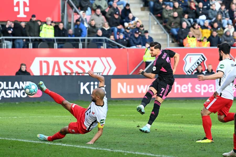FC Utrecht en Feyenoord in evenwicht na late gelijkmaker van Alireza Jahanbahksh