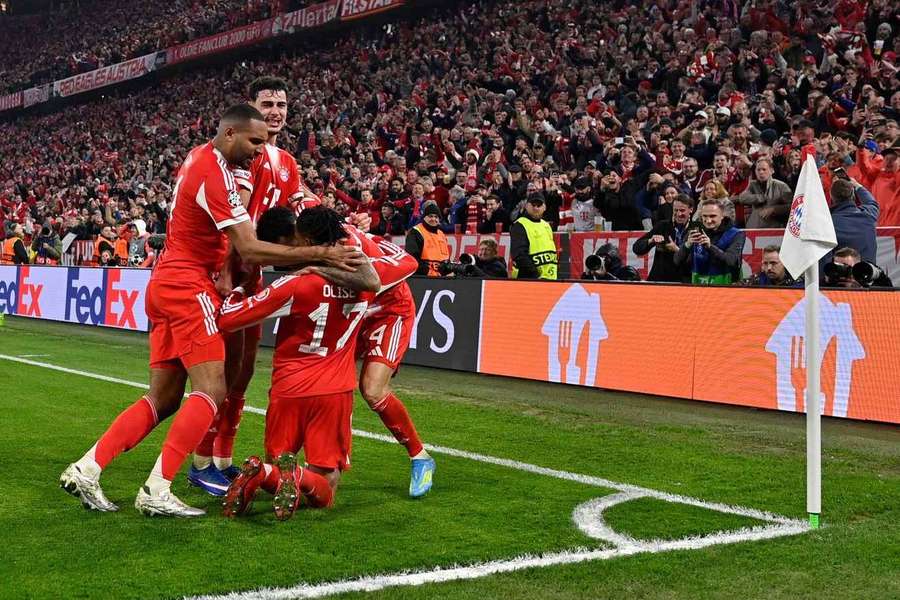 Nach dem Tor von Michael Olise ging es in die Allianz Arena wild zu
