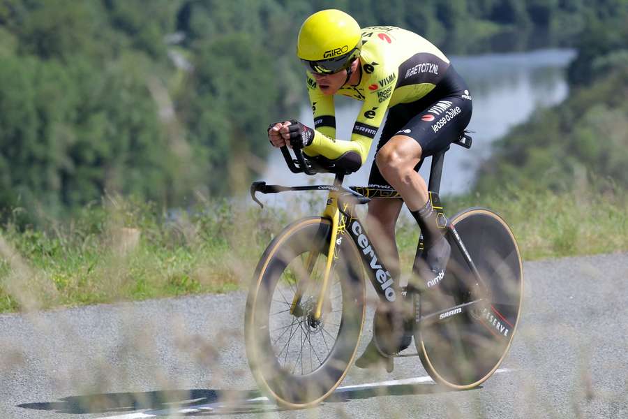 Sepp Kuss in actie tijdens de vierde etappe van het Critérium du Dauphiné