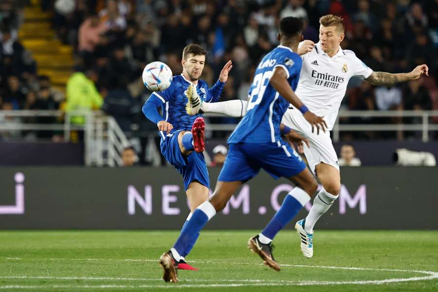 Toni Kroos perante Vietto na final do Mundial de clubes