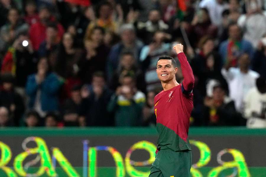 Ronaldo strelil dva góly a jeho Portugalsko potvrdilo úlohu favorita.