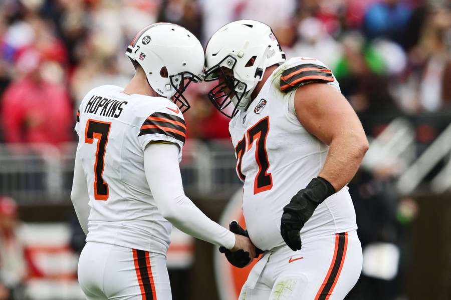 Hopkins and Teller celebrate after Hopkins' field goal during the second half against the San Francisco 49ers
