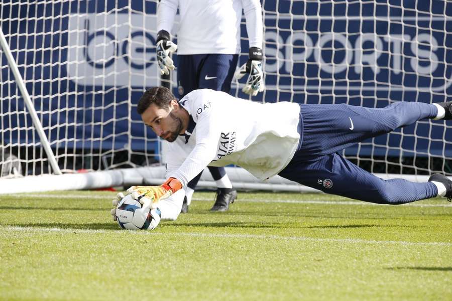 Sergio Rico, durante un entrenamiento con el PSG