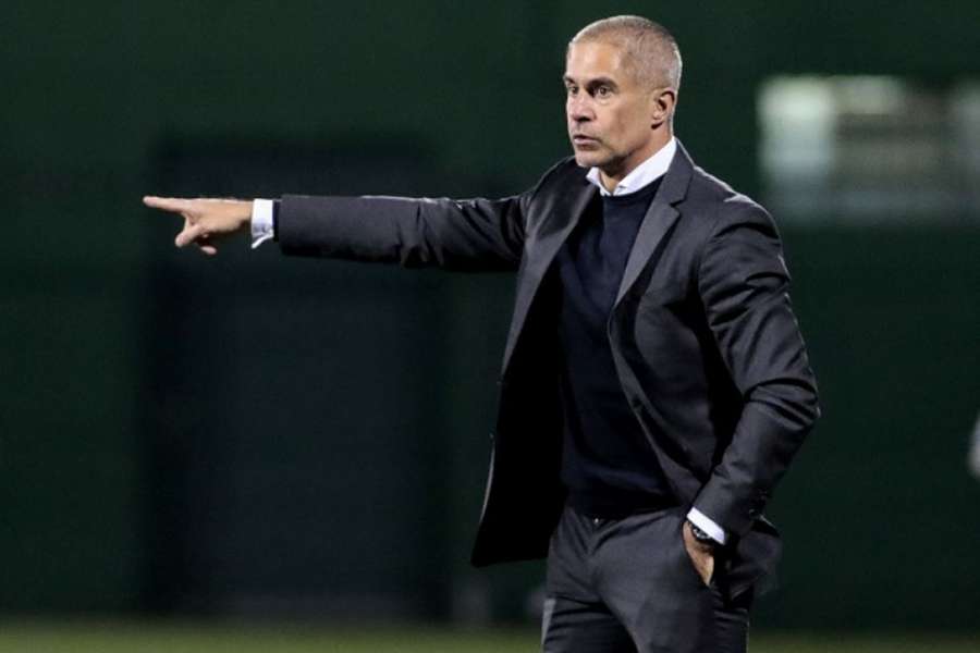 Sylvinho vai treinar uma seleção pela primeira vez