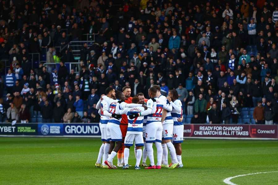 QPR's players huddle before ther game against Leicester