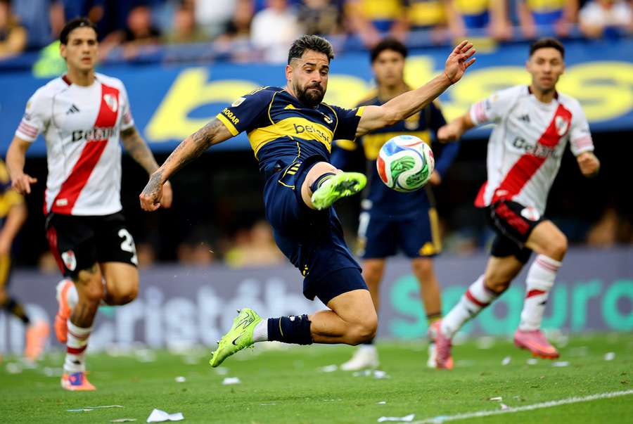 Boca Juniors' Milton Gimenez shoots at goal Boca Juniors' Milton Gimenez shoots at goal