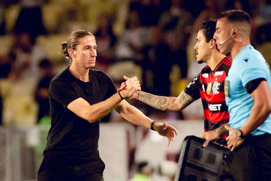 Pedro "recuperou o brilho", diz Filipe Luís após vitória do Fla contra o Flu