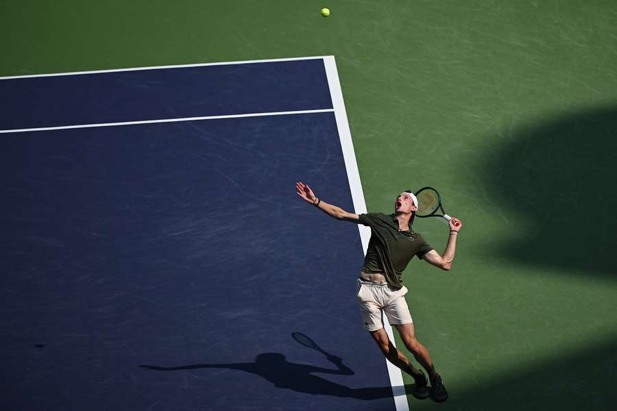 Tenis Flash: Majchrzak przegrał z De Minaurem. Jak wypadnie Linette?