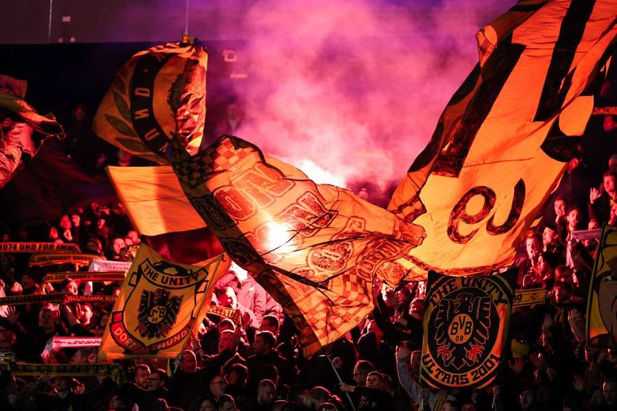 Im Stadion sorgten die Dortmunder Anhänger dann doch für die gewohnte Stimmung.