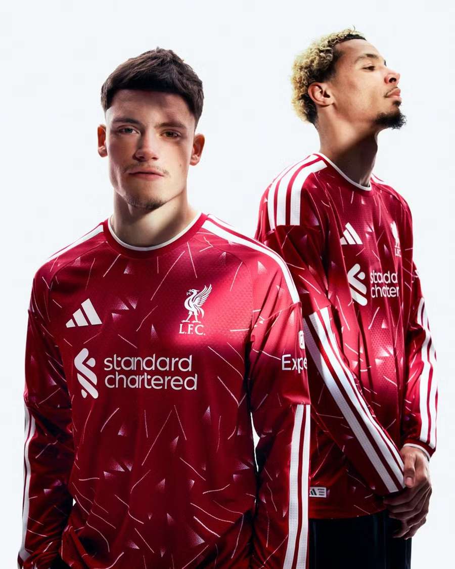 Nová domácí sada Liverpoolu. Nová domácí sada Liverpoolu.