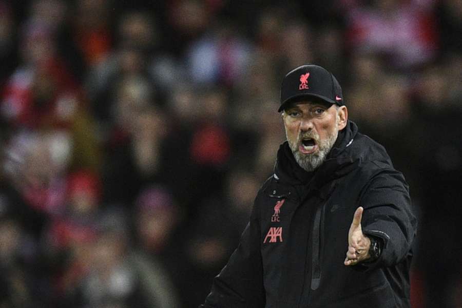 Klopp se solidariza com Faes após dois gols contra diante do Liverpool