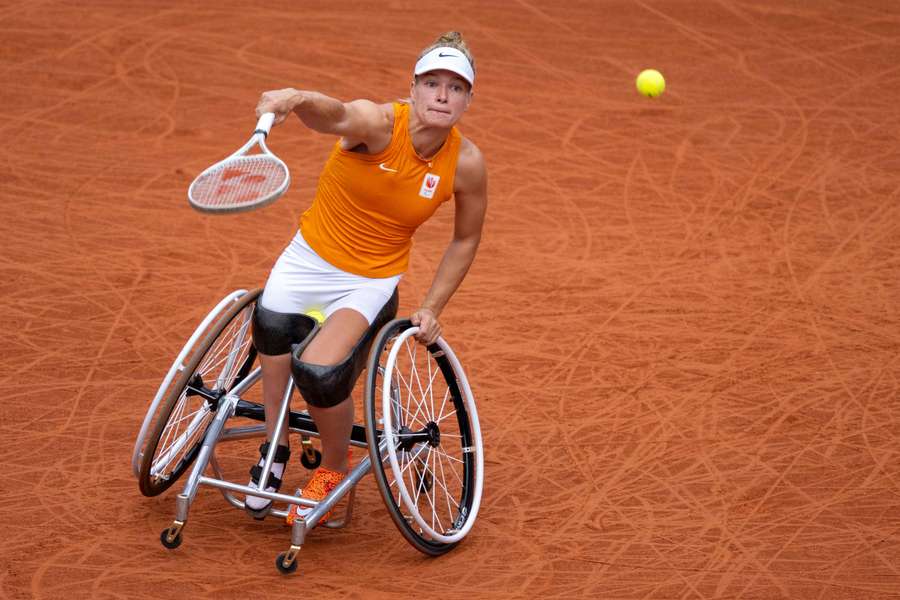 Diede de Groot in actie in de halve finales van de Paralympische Spelen in Parijs