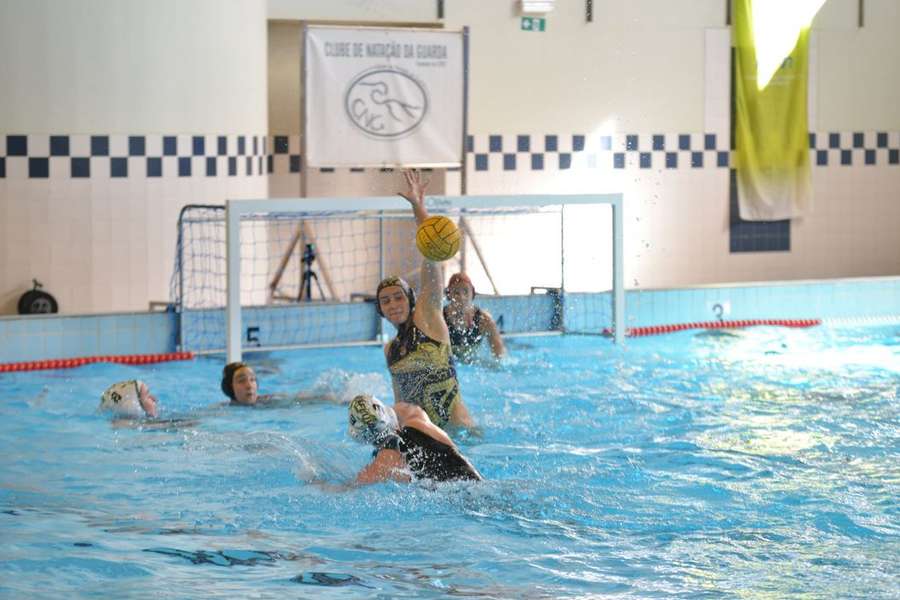 Benfica e Fluvial discutem título português feminino de polo aquático