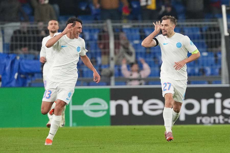 Radunovic și Olaru sărbătoresc golul Radunovic și Olaru sărbătoresc golul