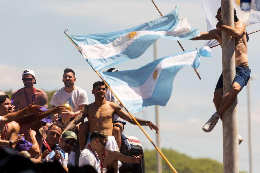 Messi y compañía, muy aclamados en Argentina