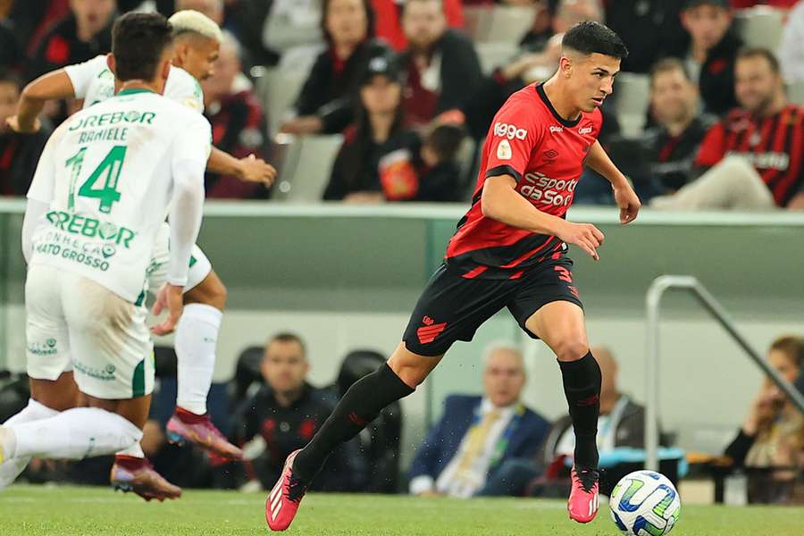 O Athletico-PR teve o jogo em suas mãos por todo o tempo