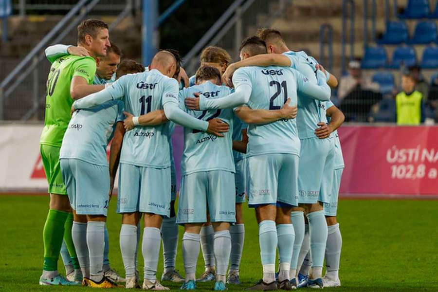 Fotbalisté Ústí nad Labem vedou třetí ligu, klub ale poutá pozornost na všech frontách.