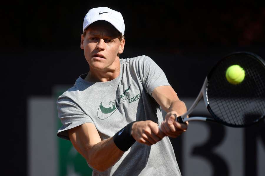 Jannik Sinner vai competir treinar esta semana em Roma