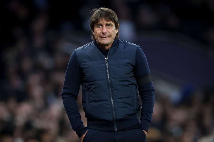 Antonio Conte nie je v ľahkej situácii. Veci nejdú tak, ako niektorí pred začiatkom sezóny očakávali. 