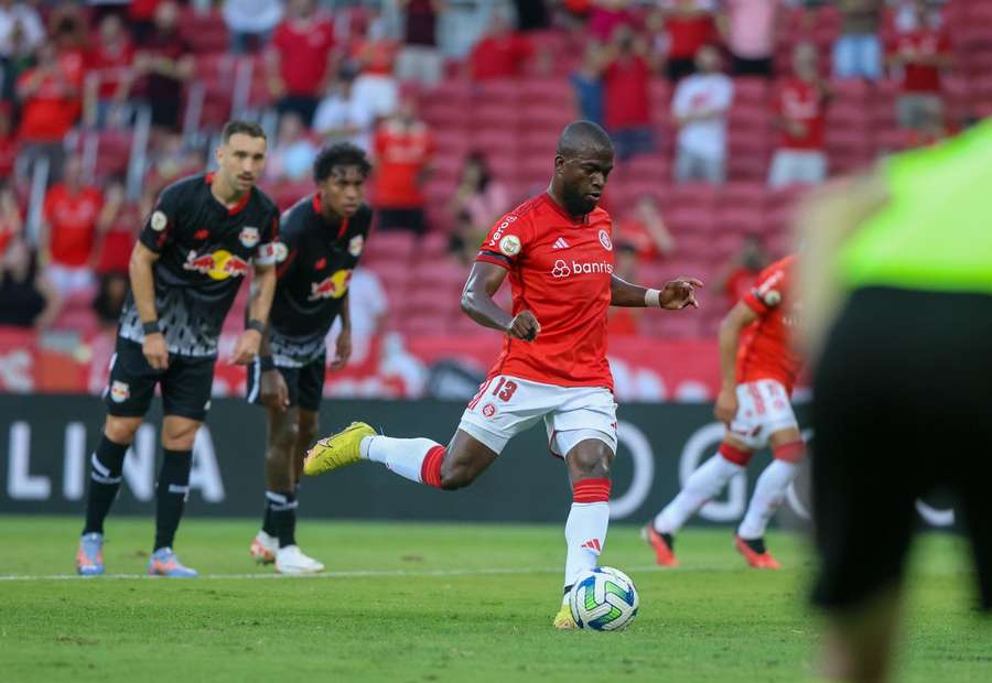 Enner Valencia fez de pênalti o gol do Internacional