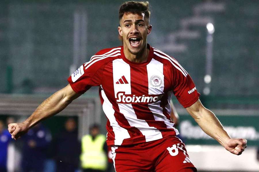 Charalampos festeja o golo do Olympiacos