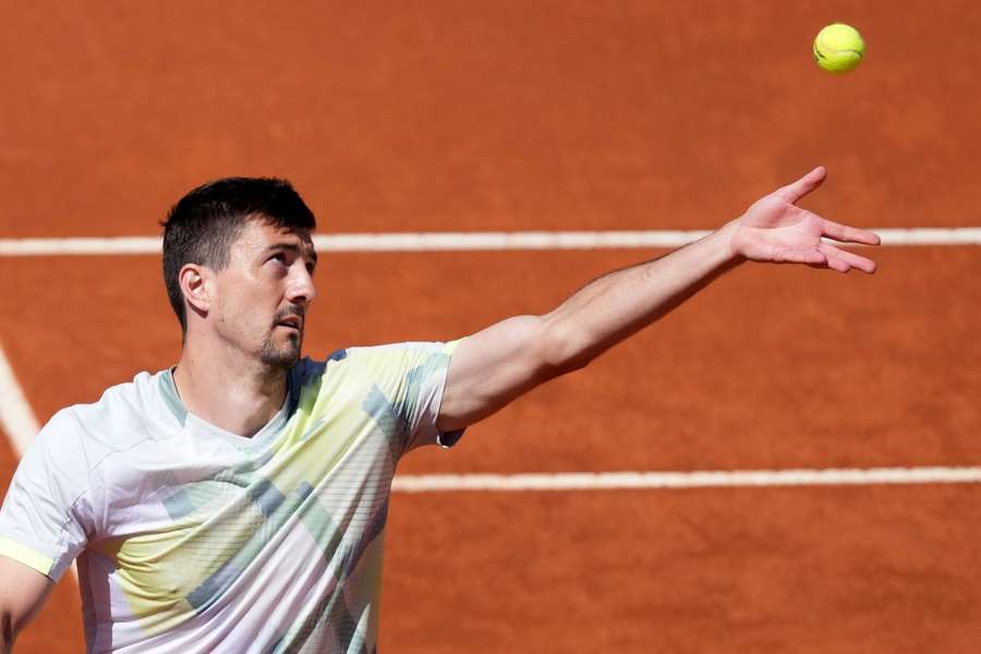 Sebastian Ofner beim Aufschlag.