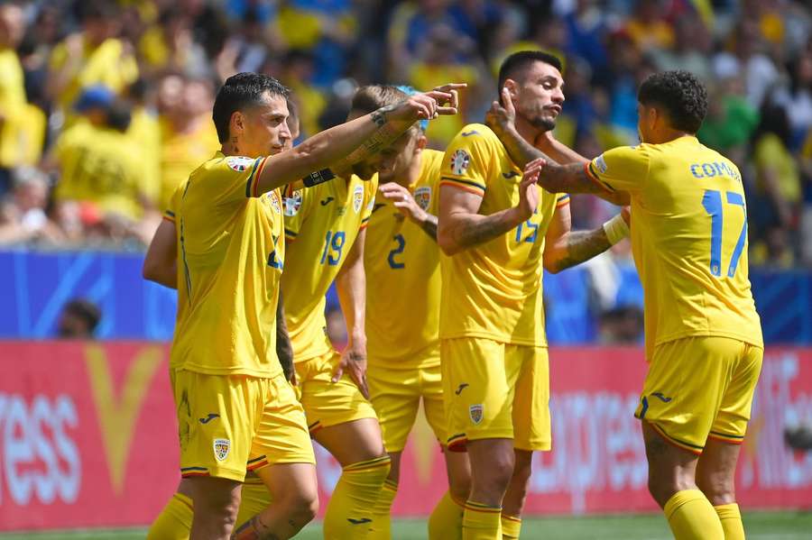 Tricolorii sărbătoresc un gol. Burcă și Stanciu, printre ei