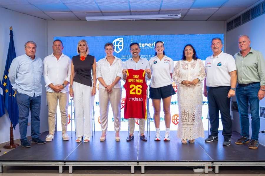 Presentación en El Cabildo de la gira que ha llevado a España a Tenerife Presentación en El Cabildo de la gira que ha llevado a España a Tenerife