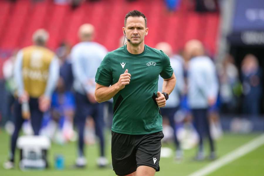 Ivan Kruzliak arbitra receção de Portugal à Irlanda