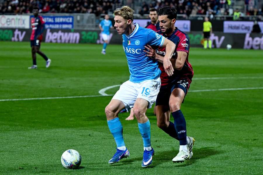 Napoli's Rasmus Hojlund, left, vies for the ball with Cagliari's Alberto Dossena during the Serie A match Napoli's Rasmus Hojlund, left, vies for the ball with Cagliari's Alberto Dossena during the Serie A match